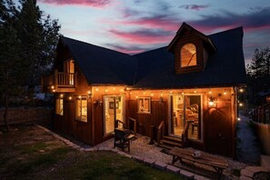 Exterior - NEW Happy Bear Hideout Retreat+Game Room+Near Lake (Big Bear Lake)