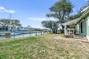 Property grounds - Estes Flat -Private Dock-Fish cleaning station, Fish Camp (Rockport)