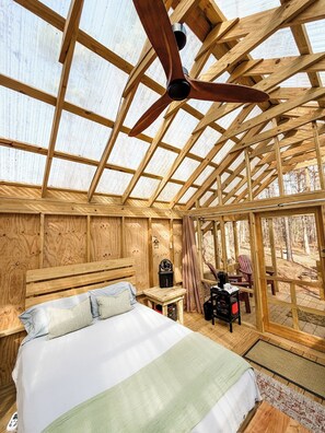 1 bedroom, bed sheets