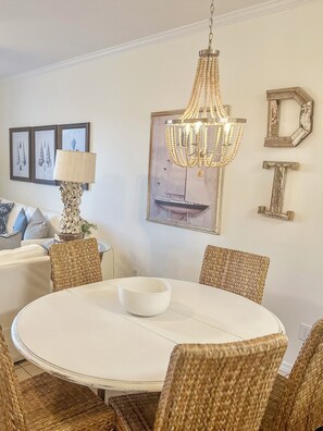 Dining - 3 bed 3 bath townhome in Dauphin Island ft. two pools and private beach (Dauphin Island)