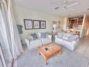 Living area - 3 bed 3 bath townhome in Dauphin Island ft. two pools and private beach (Dauphin Island)
