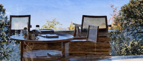 Signature Cottage, 1 King Bed, Private Bathroom, Mountain View | Outdoor dining