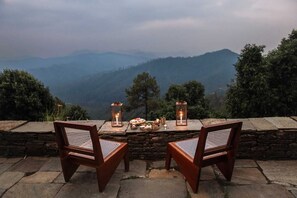 Traditional-Suite, Talblick | Speisen im Freien