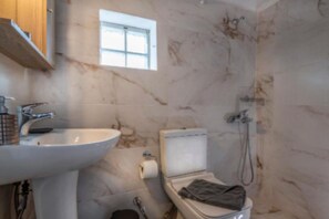 Shower, hair dryer, towels, soap - Nonna Irene | ILARIA by CVR (Rethymno)