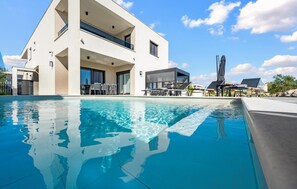 Pool - Awesome home in Vodice (Vodice)