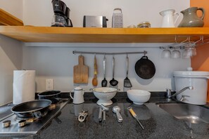 Microwave, stovetop, coffee/tea maker, electric kettle - 2br Heart of la Roma (Ciudad de México)