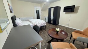 3 bedrooms, iron/ironing board, WiFi, bed sheets - Beautiful 3-Bedroom House in the Centre of Nottingham & Near NTU (Nottingham)