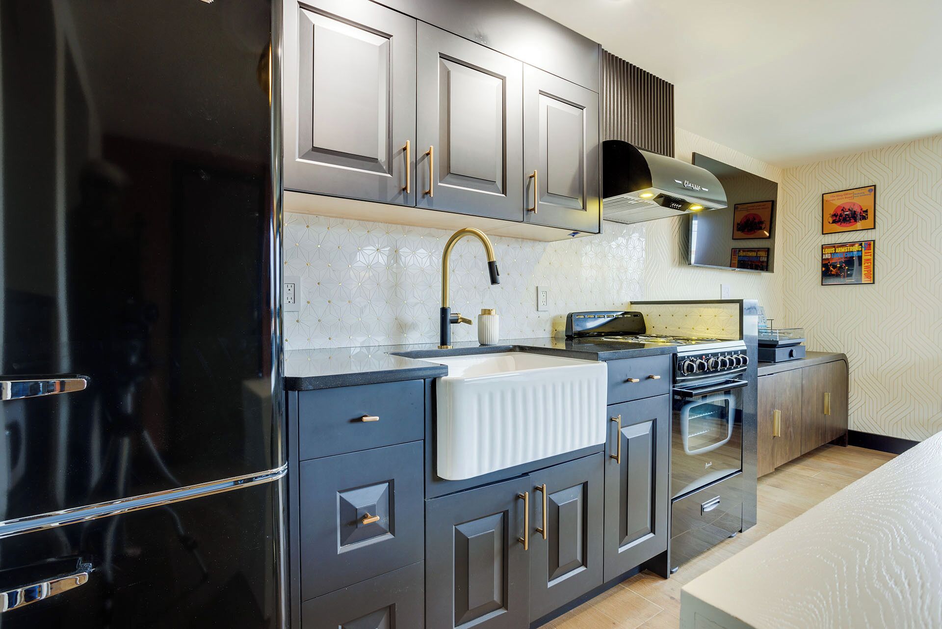 Deluxe-Zimmer, Terrasse, eingeschränkter Meerblick | Eigene Küche