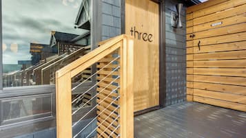 Deluxe Studio | Exterior detail