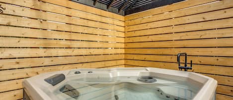 Studio Deluxe | Baignoire à remous extérieure