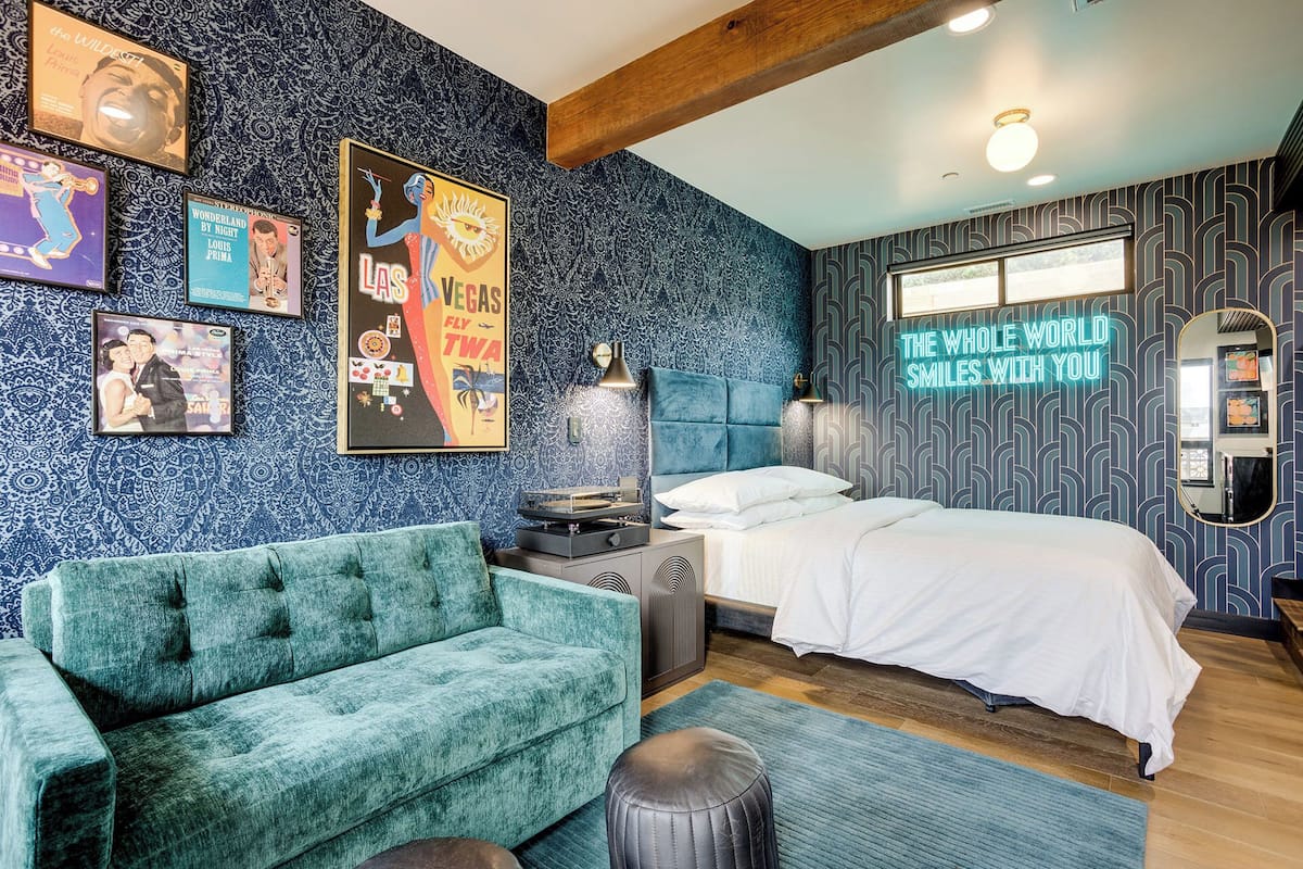 ห้องดีลักซ์ | ตู้นิรภัยในห้องพัก, ผ้าม่านกันแสง, เตารีด/โต๊ะรีดผ้า, Wi-Fi ฟรี