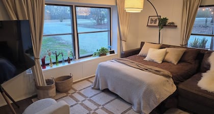 Peaceful Retreat w/ Hot Tub, Fire Pit, Dock & Pond