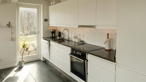 Kaffetrakter/tekoker, kjøleskap, mikrobølgeovn og ovn