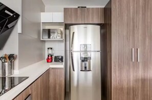Private kitchen - Modern Suite - XXL Balcony - Ideal for Long Stays (Quito)