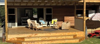 All Decked Out in Beautiful Taupo Bay 2 minute walk to beach and Kids playground