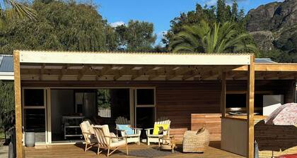 All Decked Out in Beautiful Taupo Bay 2 minute walk to beach and Kids playground