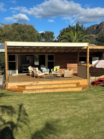 All Decked Out in Beautiful Taupo Bay 2 minute walk to beach and Kids playground