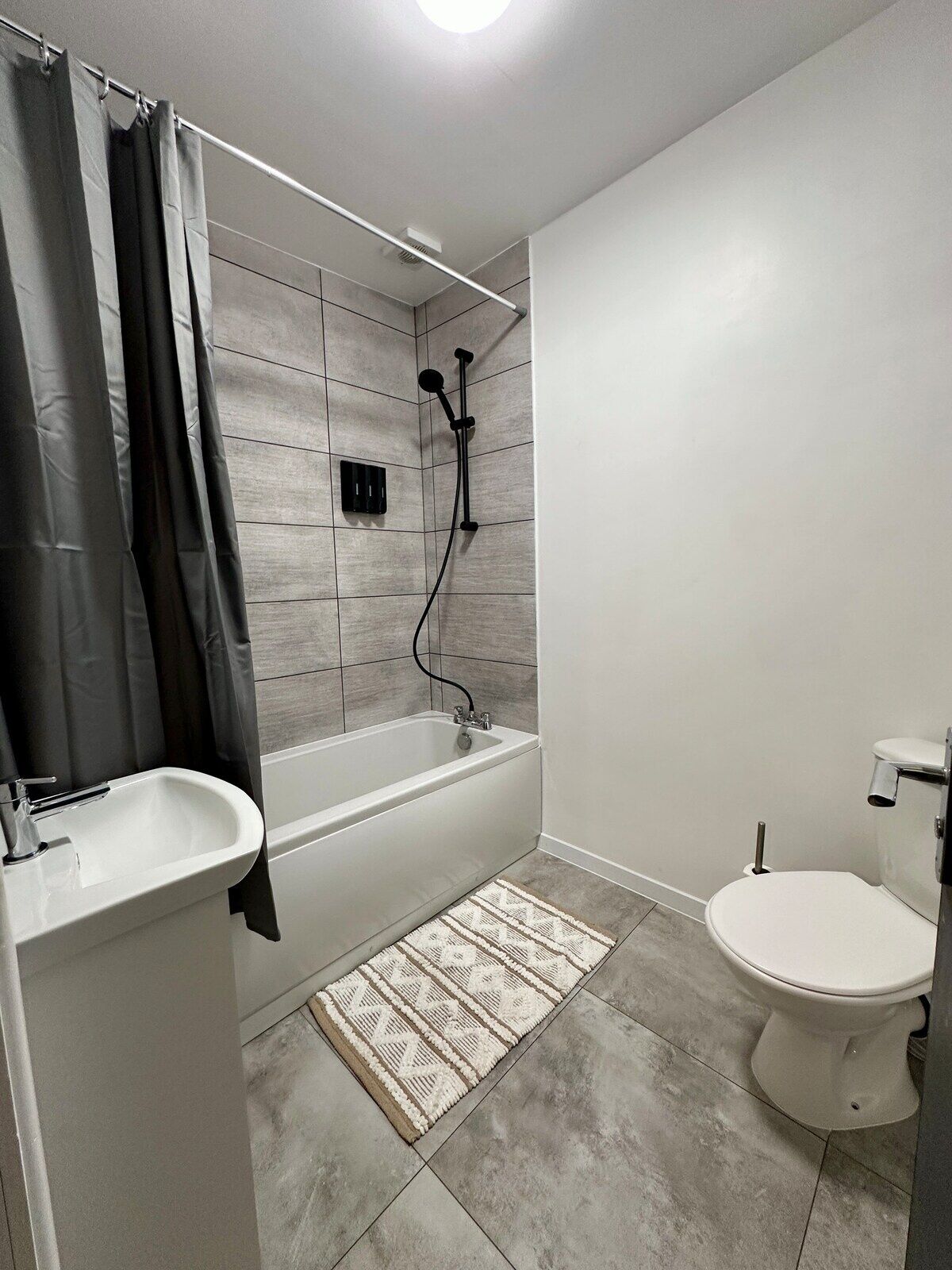 Sèche-cheveux, serviettes fournies