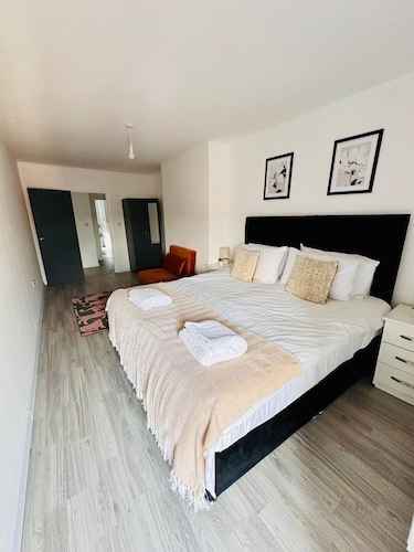 Doncaster Stay | 2-Bed Home Sleeps 6