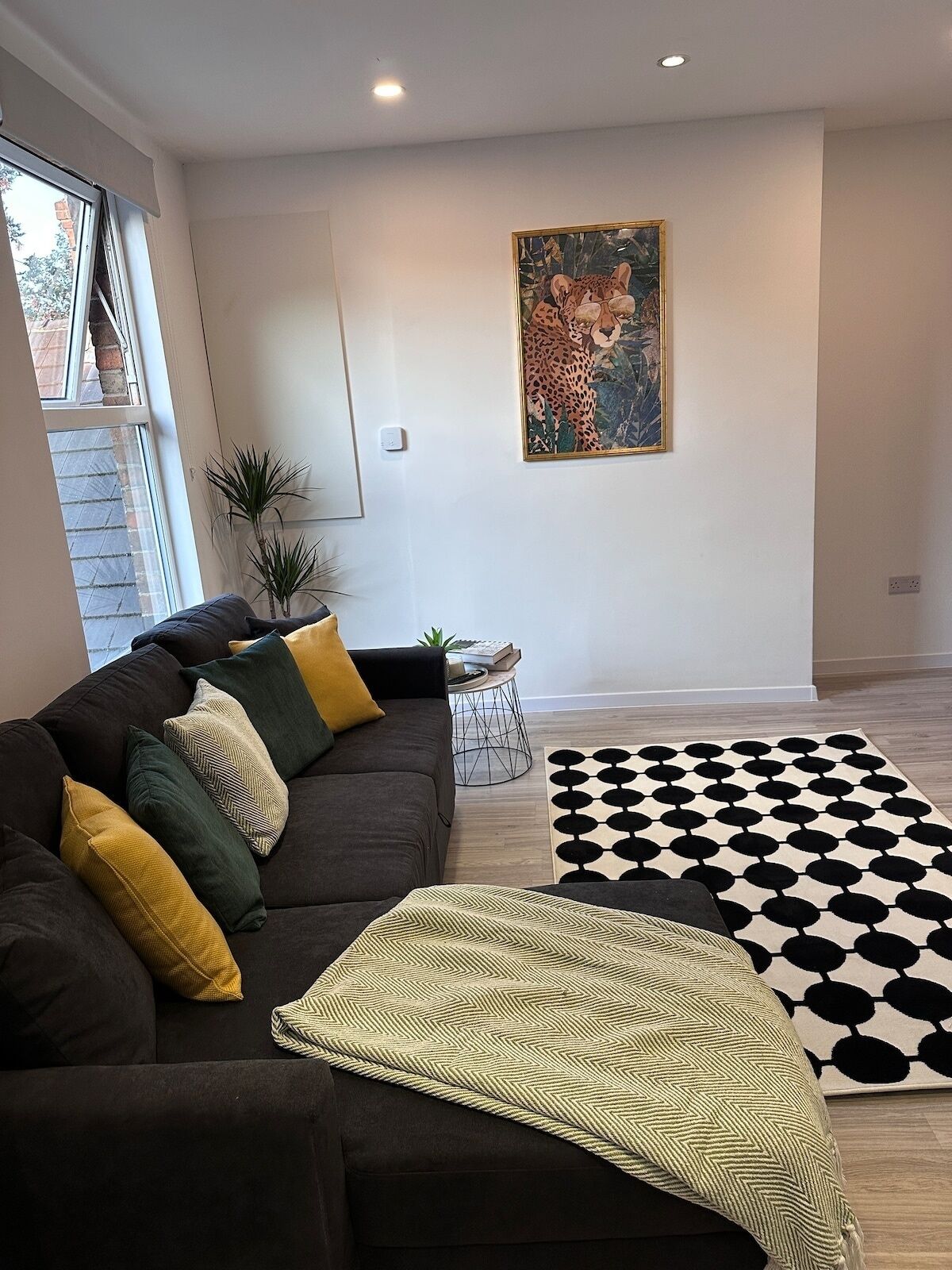 Doncaster Stay | 2-bed Home Sleeps 6 - Yorkshire