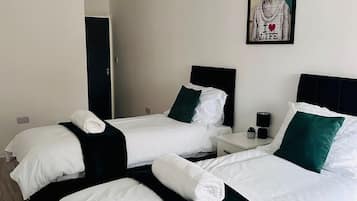 2 bedrooms, iron/ironing board, Internet, bed sheets