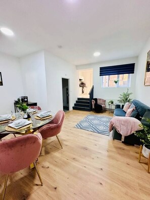 Dining - Spacious 2-Bed Doncaster | Ideal for Teams (South Yorkshire)