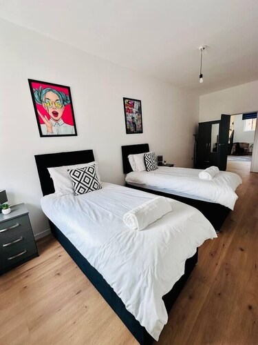 Spacious 2-Bed Doncaster | Ideal for Teams