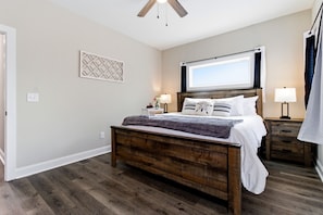 2 bedrooms, desk, iron/ironing board, WiFi