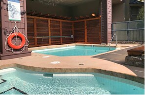 A heated pool - Central Village Mountain Retreat w/ Kitchen | Pool & Hot Tub (Whistler)