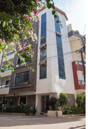 Exterior - #Luxurious, modern apartment. (Dakar)