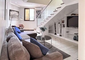 Living area - #Luxurious, modern apartment. (Dakar)