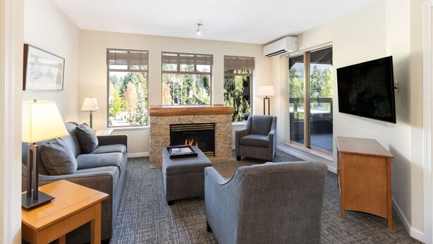 Living area - Bright 2BR + Loft near Village Buzz w/ Fully Equipped Kitchen & Fireplace (Whistler)