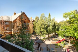 Property grounds - Bright 2BR Retreat | Hot Tub Access + Walk to Slopes & Summer Concerts (Whistler)