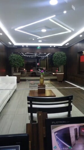 Interior - Spacious Suite - Balcony and Gym (Quito)