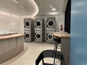 Interior - Spacious Suite - Balcony and Gym (Quito)