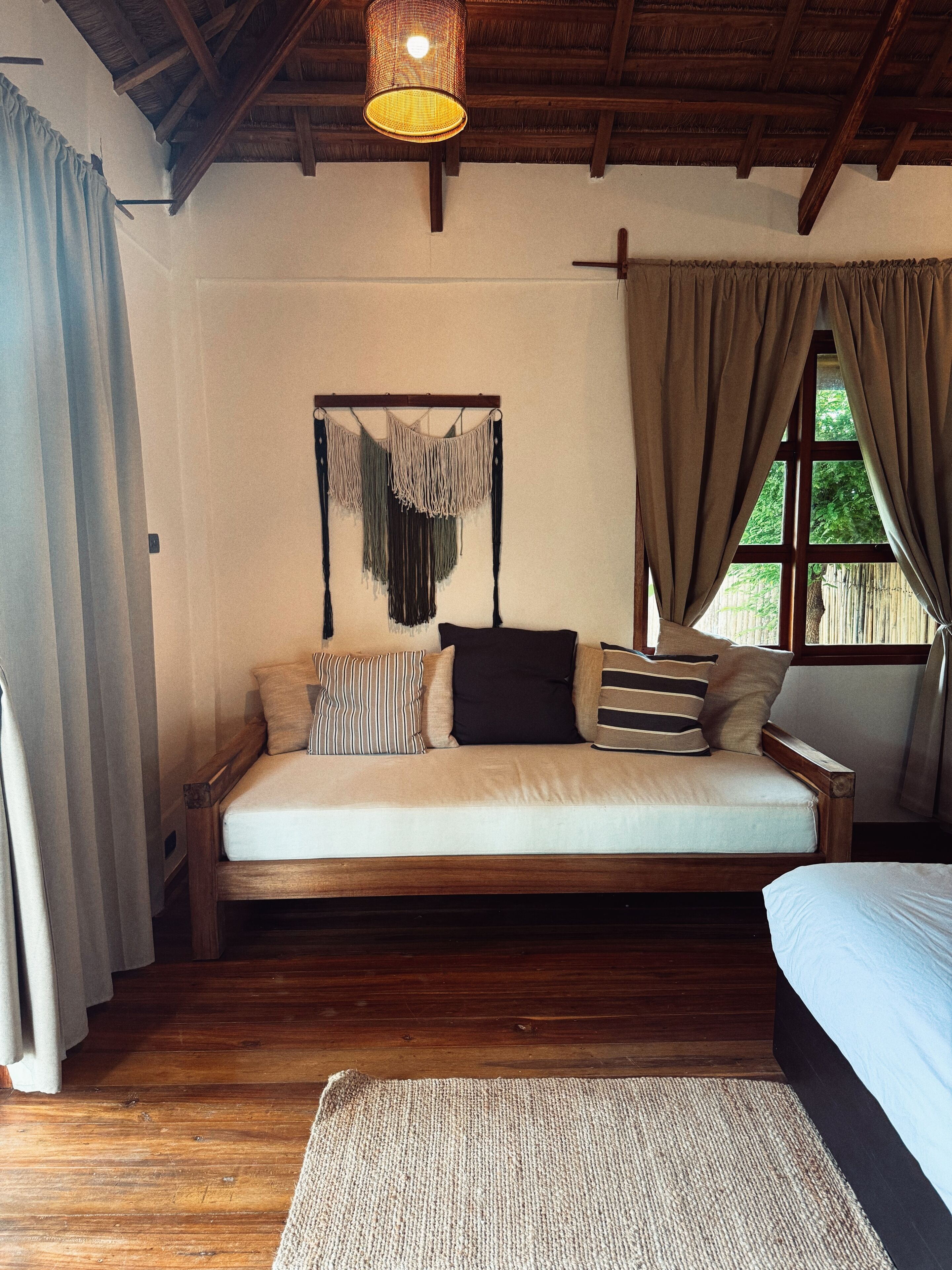 Deluxe Suite, Beach View | Interior