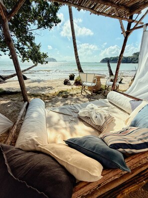 Deluxe Suite, Beach View | Property grounds - Baia beachfront boutique lodge (San Vicente)