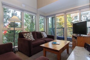 TV, fireplace - Spacious Family Stay | Full Kitchen & Fireplace | Near Blackcomb & Gondola (Whistler)