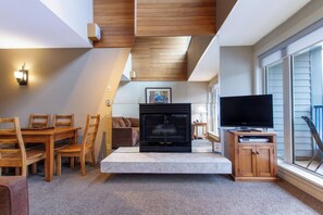 Fernseher, Kamin