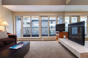TV, fireplace - Ski-In Whistler Condo | Cozy Fireplace | Perfect Location Near Lakes & Blackcomb (Whistler)