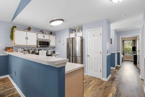 Private kitchen - Perfect 3-bedroom condo with AC in tranquil Myrtle Beach (Myrtle Beach)