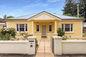 Exterior - Nola's Coastal Cottage Henley Beach (Henley Beach)