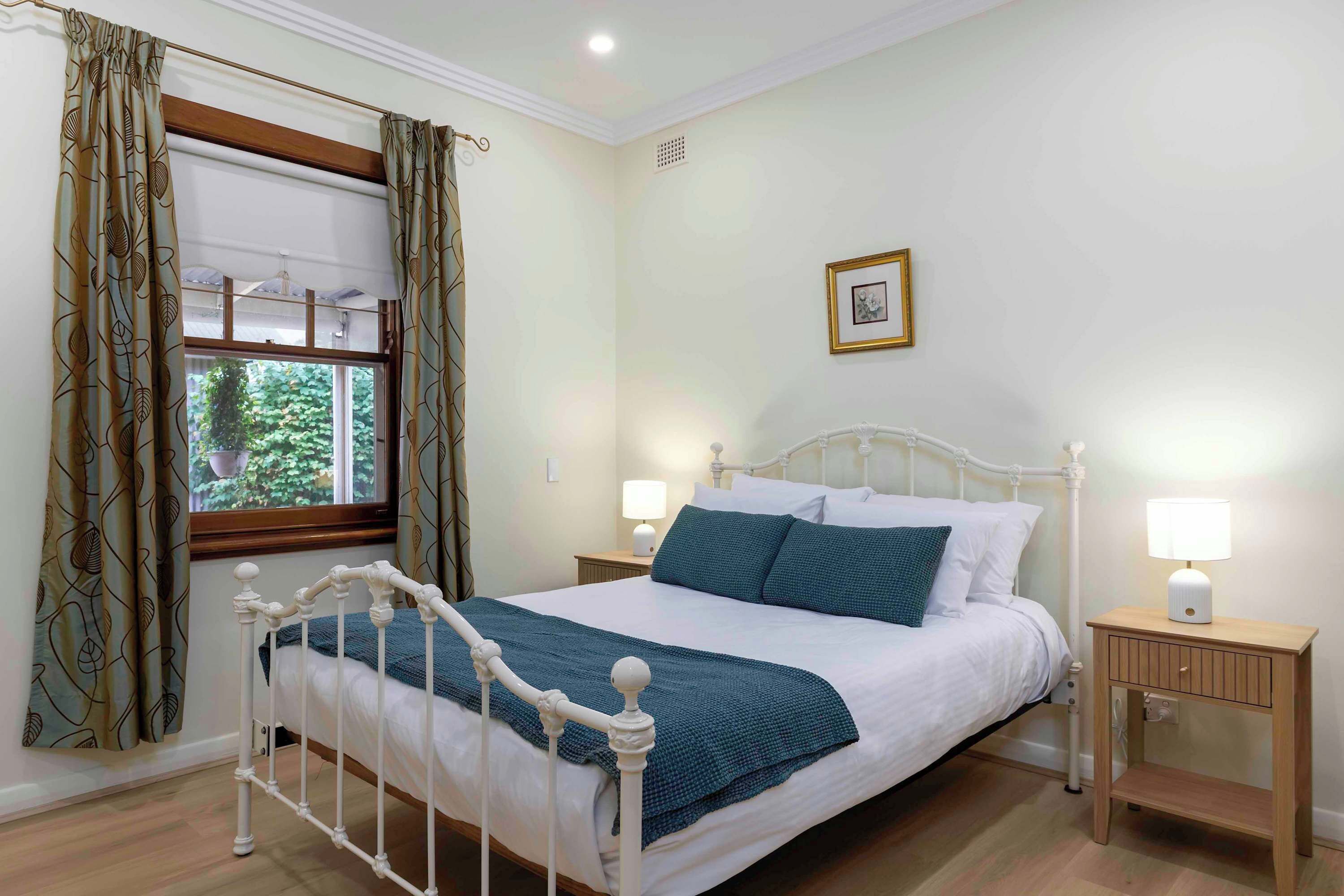 2 bedrooms, desk, iron/ironing board, WiFi