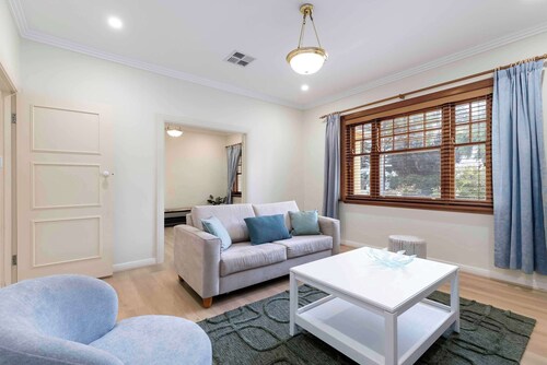 Nola's Coastal Cottage Henley Beach