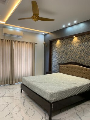 5 bedrooms, iron/ironing board, free WiFi