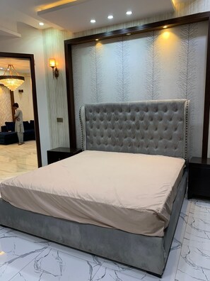 5 bedrooms, iron/ironing board, free WiFi