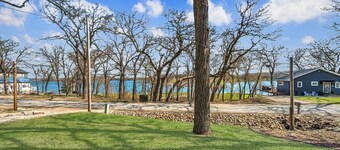 This lake getaway on the `Narrows` off East Lake offers easy access to boating, fishing, & nightlife