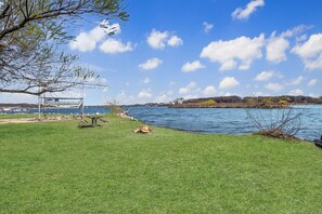 Property grounds - This lake getaway on the `Narrows` off East Lake offers easy access to boating, fishing, & nightlife (Spirit Lake)