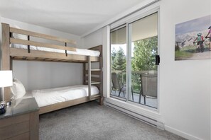 3 bedrooms, iron/ironing board, free WiFi, bed sheets - Experience Active Winter Adventures in Whistler at Scenic Condo Near Attractions (Squamish-Lillooet)