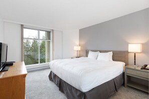 2 bedrooms, iron/ironing board, free WiFi, bed sheets - Ski-In/Ski-Out | Pool & Hot Tub | Near Blackcomb Village & Whistler Village (Squamish-Lillooet)
